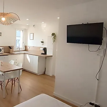 150m De La Apartment *